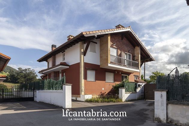 Foto 1 de Casa adossada en venda a barrio Villasevil de 4 habitacions amb balcó i calefacció
