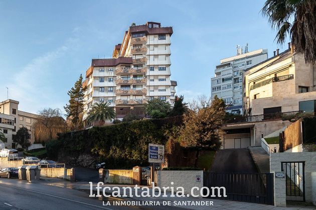 Foto 2 de Venta de piso en Valdenoja - La Pereda de 4 habitaciones con terraza y piscina