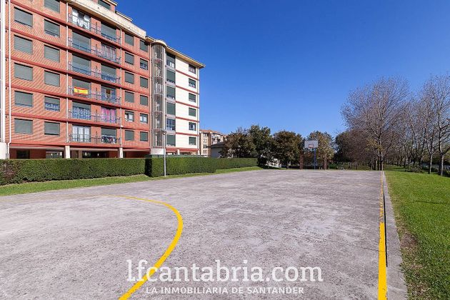 Foto 2 de Venta de piso en Valdenoja - La Pereda de 2 habitaciones con terraza y piscina