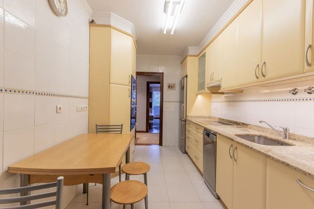 Foto 2 de Piso en alquiler en Errekaldeberri - Larraskitu de 2 habitaciones con garaje y muebles