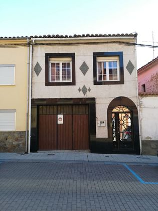 Foto 2 de Casa adossada en venda a calle Santa Rosa de 3 habitacions amb terrassa i garatge