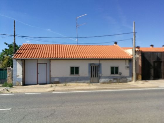 Foto 2 de Casa en venda a calle Pedro Toro de 3 habitacions amb garatge i jardí
