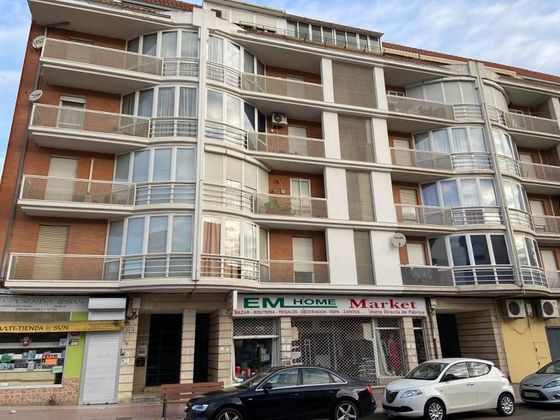Foto 2 de Pis en venda a avenida El Ferial de 4 habitacions amb terrassa i garatge