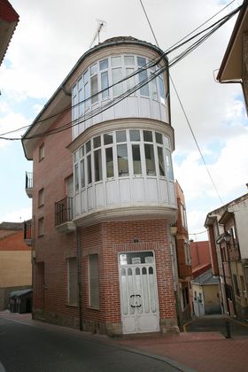 Foto 2 de Casa adossada en venda a calle Santo Domingo de 4 habitacions amb terrassa i garatge