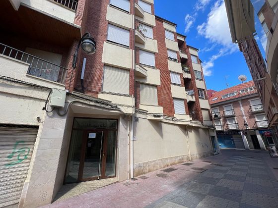 Foto 2 de Pis en venda a calle Carbajes de 3 habitacions amb terrassa i balcó