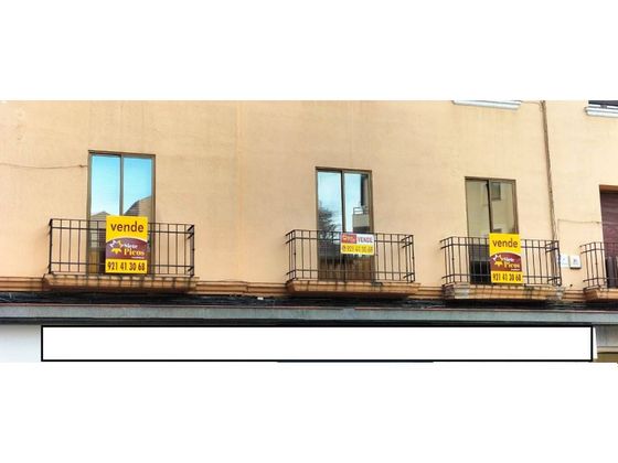 Foto 2 de Venta de piso en calle Gobernador Fernández Jiménez de 5 habitaciones con terraza y balcón