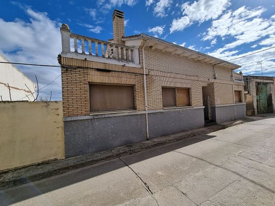 Foto 2 de Venta de chalet en calle Sariñena de 1 habitación con terraza y piscina