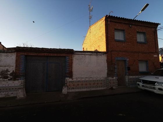 Foto 1 de Casa en venda a calle Escuelas de 4 habitacions amb calefacció