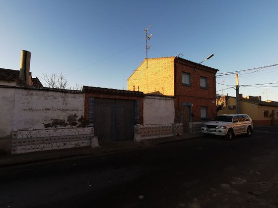 Foto 2 de Casa en venda a calle Escuelas de 4 habitacions amb calefacció