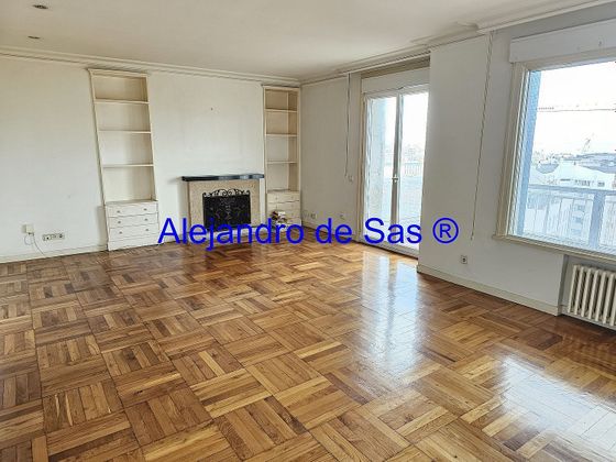 Foto 2 de Venta de piso en O Berbés - Peniche de 4 habitaciones con terraza y garaje