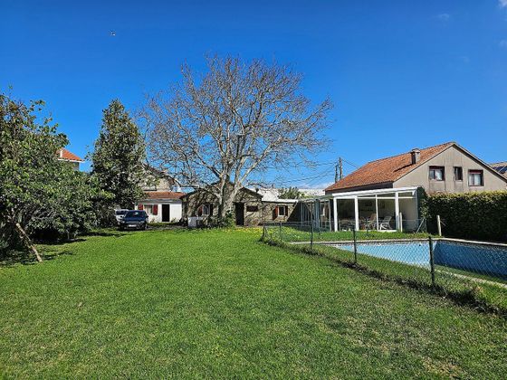 Foto 1 de Chalet en venta en Coruxo - Oia - Saiáns de 3 habitaciones con terraza y piscina