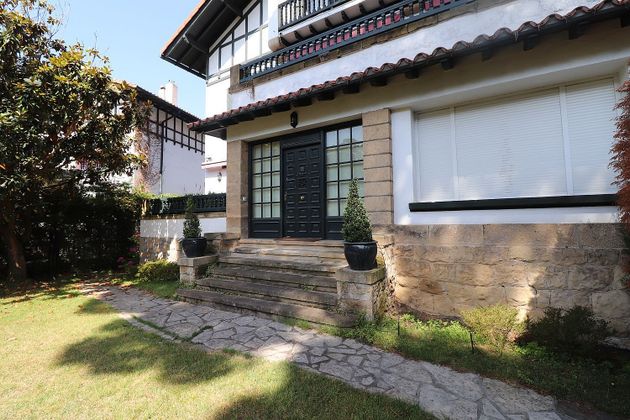 Foto 2 de Xalet en venda a Las Arenas Centro de 8 habitacions amb terrassa i garatge