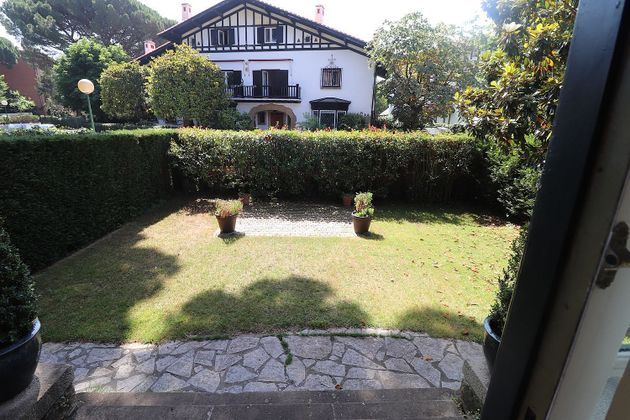 Foto 1 de Xalet en venda a Las Arenas Centro de 8 habitacions amb terrassa i garatge