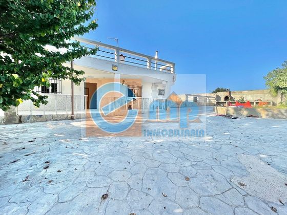 Foto 2 de Xalet en venda a Palomeque de 3 habitacions amb terrassa i piscina