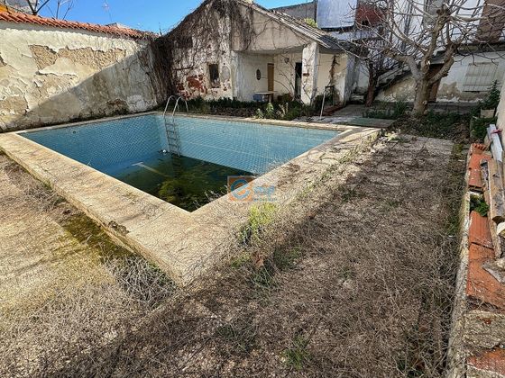 Foto 1 de Casa adossada en venda a Cedillo del Condado de 7 habitacions amb piscina i garatge