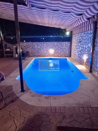 Foto 2 de Chalet en venta en Ugena de 4 habitaciones con piscina y garaje
