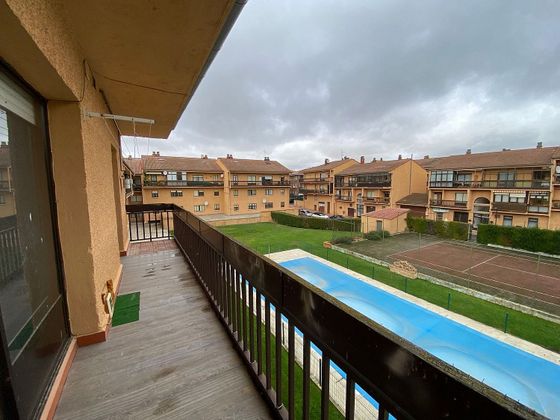 Foto 2 de Pis en venda a San Cristóbal de Segovia de 2 habitacions amb terrassa i piscina