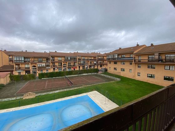 Foto 1 de Piso en venta en San Cristóbal de Segovia de 2 habitaciones con terraza y piscina