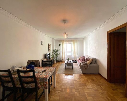 Foto 1 de Pis en lloguer a Vía Romana de 3 habitacions amb mobles i calefacció