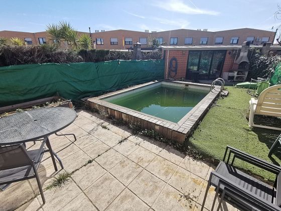 Foto 2 de Casa en venda a calle Grisén de 4 habitacions amb terrassa i piscina