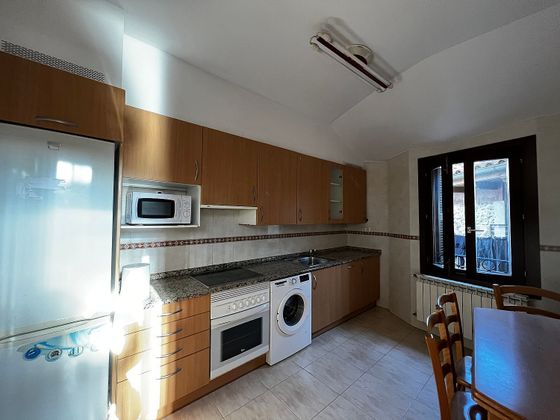 Foto 2 de Àtic en venda a plaza Gudarien de 2 habitacions amb terrassa i calefacció