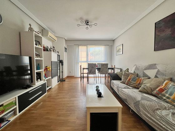 Foto 2 de Pis en venda a calle Donostia Ibilbidea de 3 habitacions amb garatge i balcó