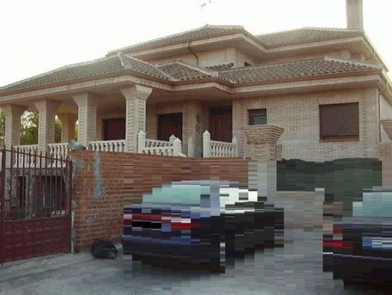 Foto 1 de Chalet en venta en Uceda de 5 habitaciones con terraza y piscina