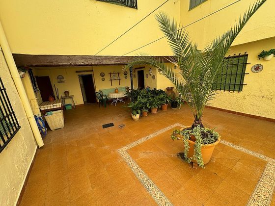 Foto 2 de Casa adosada en venta en Yepes de 6 habitaciones con jardín