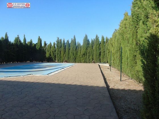 Foto 2 de Xalet en venda a Campo de Criptana de 4 habitacions amb piscina i jardí