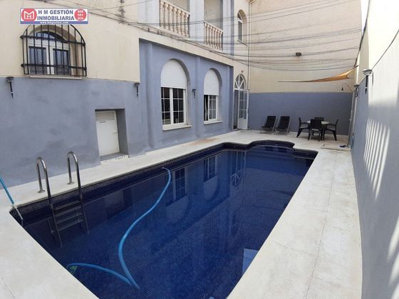 Foto 1 de Venta de chalet en Herencia de 6 habitaciones con terraza y piscina