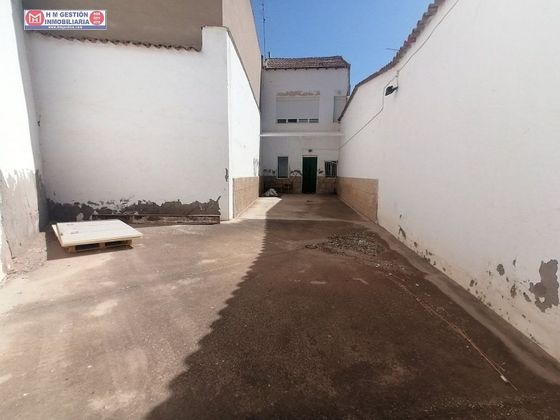 Foto 1 de Venta de chalet en Alcázar de San Juan de 5 habitaciones con terraza y calefacción