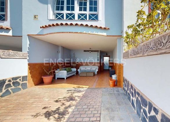 Foto 2 de Casa adossada en venda a Tabaiba de 4 habitacions amb terrassa i balcó