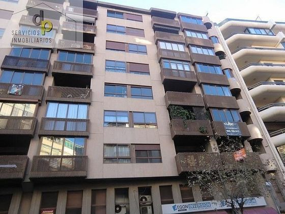 Foto 2 de Piso en venta en Ensanche - Diputación de 4 habitaciones con terraza y calefacción