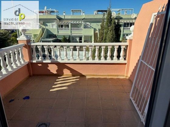 Foto 2 de Xalet en venda a calle Finlandia de 2 habitacions amb terrassa i piscina