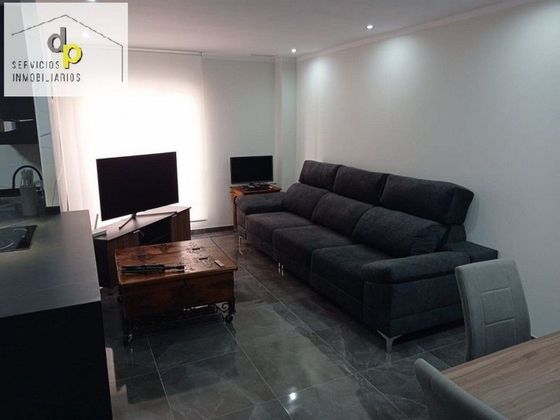 Foto 2 de Pis en venda a calle Conde de Torrellano de 3 habitacions amb aire acondicionat i calefacció