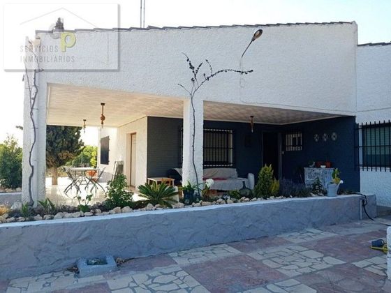 Foto 2 de Xalet en venda a calle Torrellano de 3 habitacions amb piscina i garatge