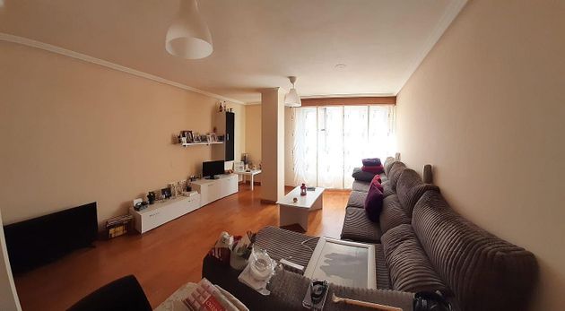 Foto 2 de Piso en alquiler en Laracha (A) de 2 habitaciones con garaje y muebles
