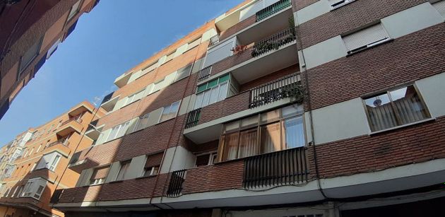Foto 1 de Venta de piso en calle Jardines de 4 habitaciones con terraza y calefacción