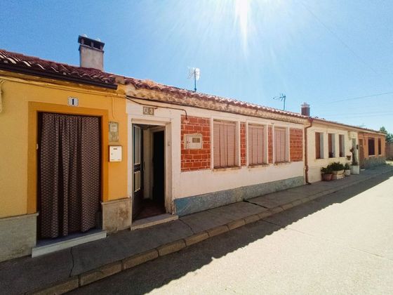 Foto 1 de Casa en venda a calle Ciruelo de 3 habitacions amb piscina