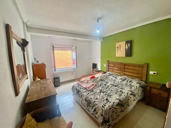 Foto 1 de Piso en venta en calle De Linares de 3 habitaciones con terraza y calefacción