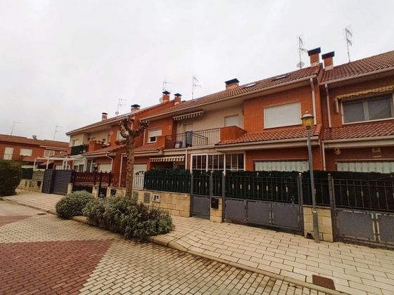 Foto 1 de Xalet en venda a Viana de Cega de 3 habitacions amb terrassa i piscina