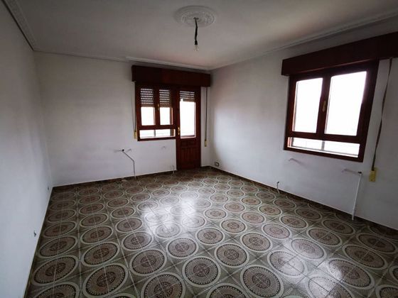 Foto 2 de Casa en venta en Serrada de 4 habitaciones con terraza y garaje