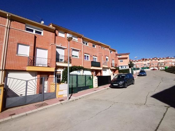Foto 2 de Casa en venda a Cigales de 3 habitacions amb balcó i aire acondicionat