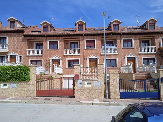 Foto 1 de Casa en venda a avenida De Circunvalación de 4 habitacions amb piscina i garatge