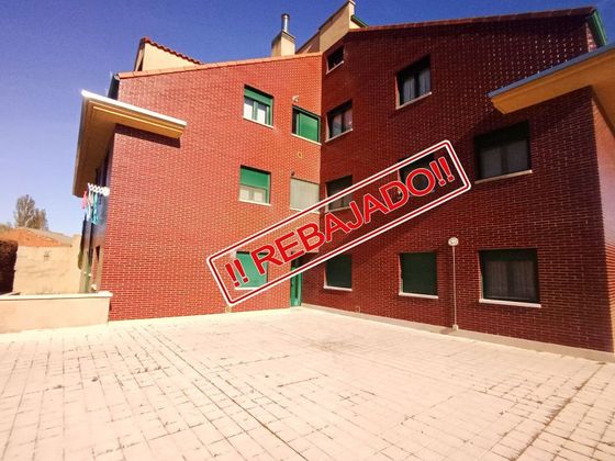 Foto 1 de Venta de piso en Fuensaldaña de 1 habitación con piscina y garaje