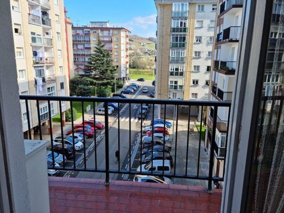 Foto 2 de Venta de piso en Zarautz de 3 habitaciones con terraza y balcón