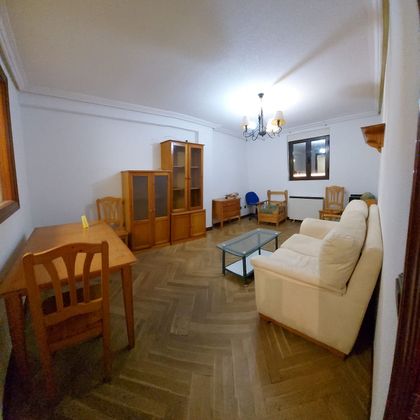 Foto 1 de Pis en lloguer a Universidad - Dominicos de 1 habitació amb mobles i calefacció