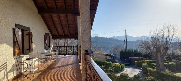 Foto 1 de Chalet en venta en Oiartzun de 4 habitaciones con terraza y piscina