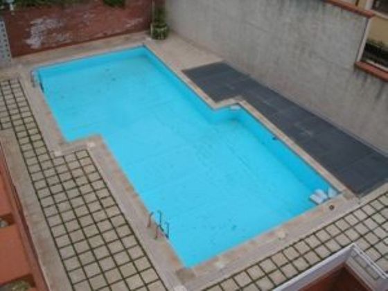 Foto 2 de Casa adossada en venda a Ruiseñores de 4 habitacions amb terrassa i piscina