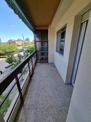 Foto 2 de Alquiler de piso en Romareda de 2 habitaciones con terraza y balcón